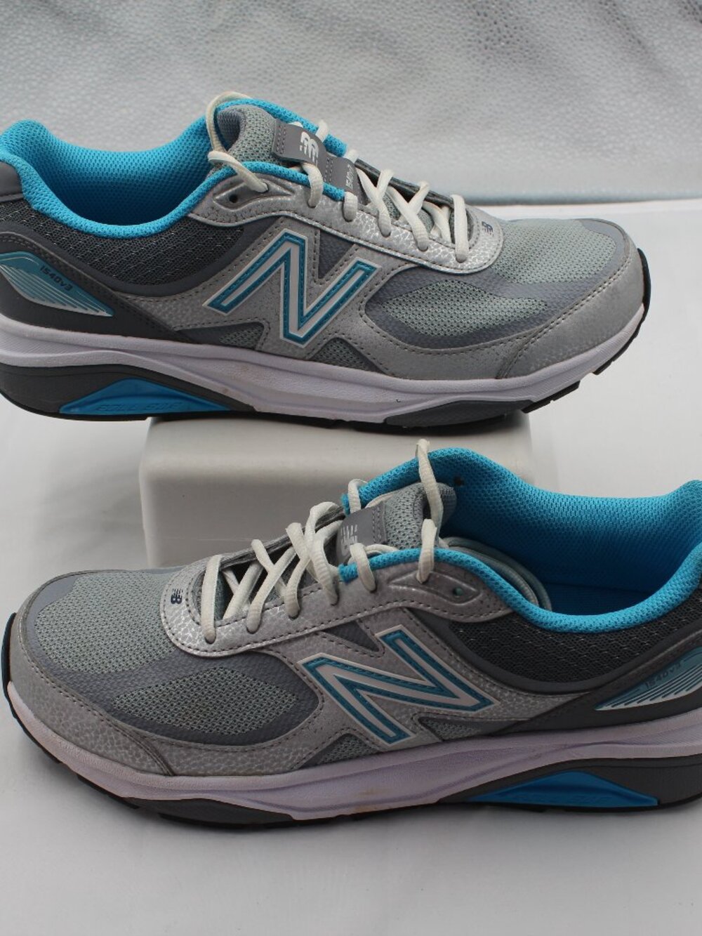 New Balance 1540v3 Women Size 10.5 B Walking Running Shoes Silver Polaris Gray